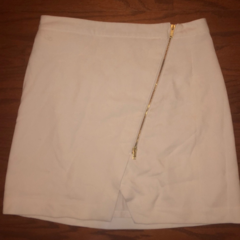 Super cute off white mini skirt with golden zips